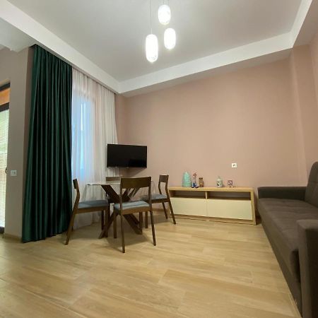 Lovely And Cozy Apartment! 쿠타이시 외부 사진