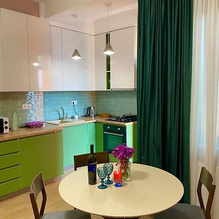 Lovely And Cozy Apartment! 쿠타이시 외부 사진