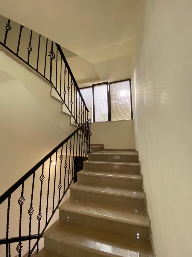 Lovely And Cozy Apartment! 쿠타이시 외부 사진